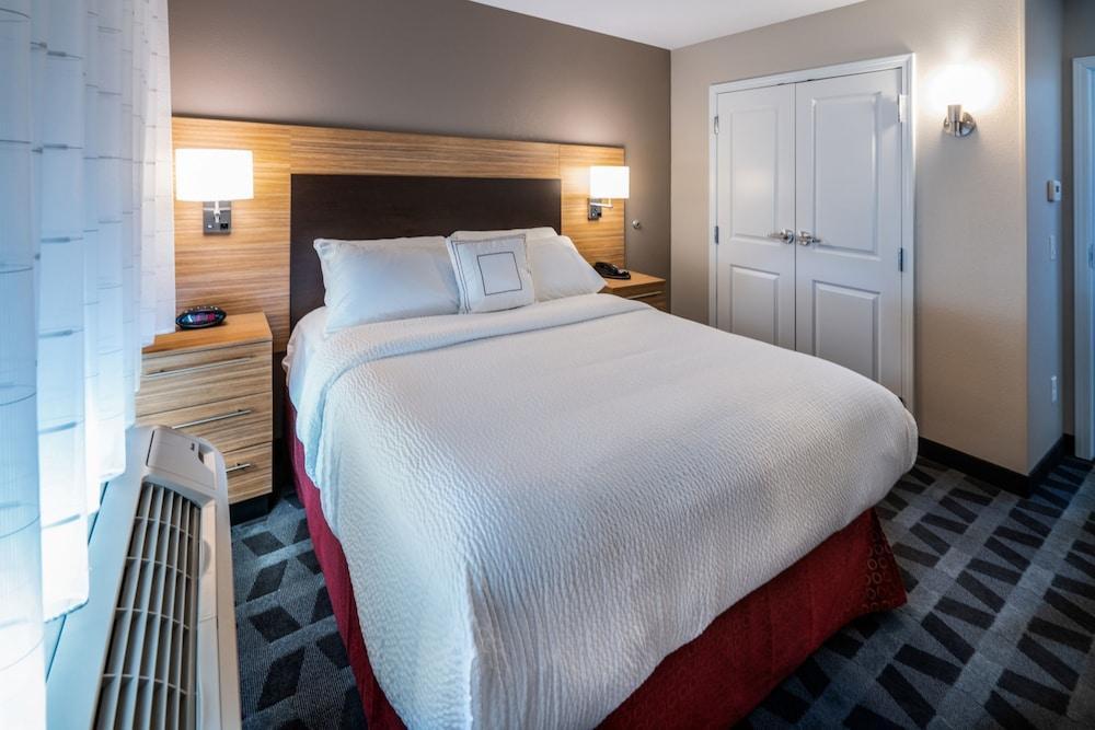Towneplace Suites By Marriott Milwaukee Oak Creek Exterior photo