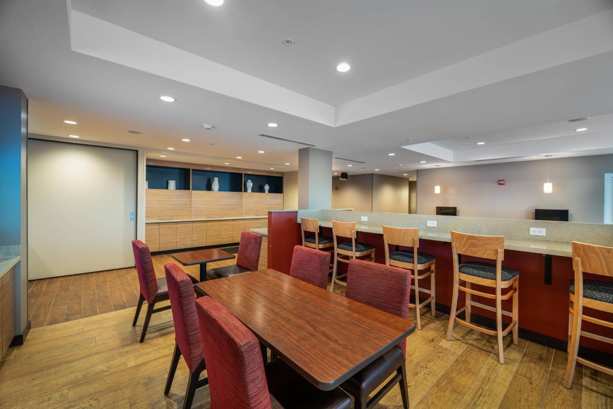 Towneplace Suites By Marriott Milwaukee Oak Creek Exterior photo