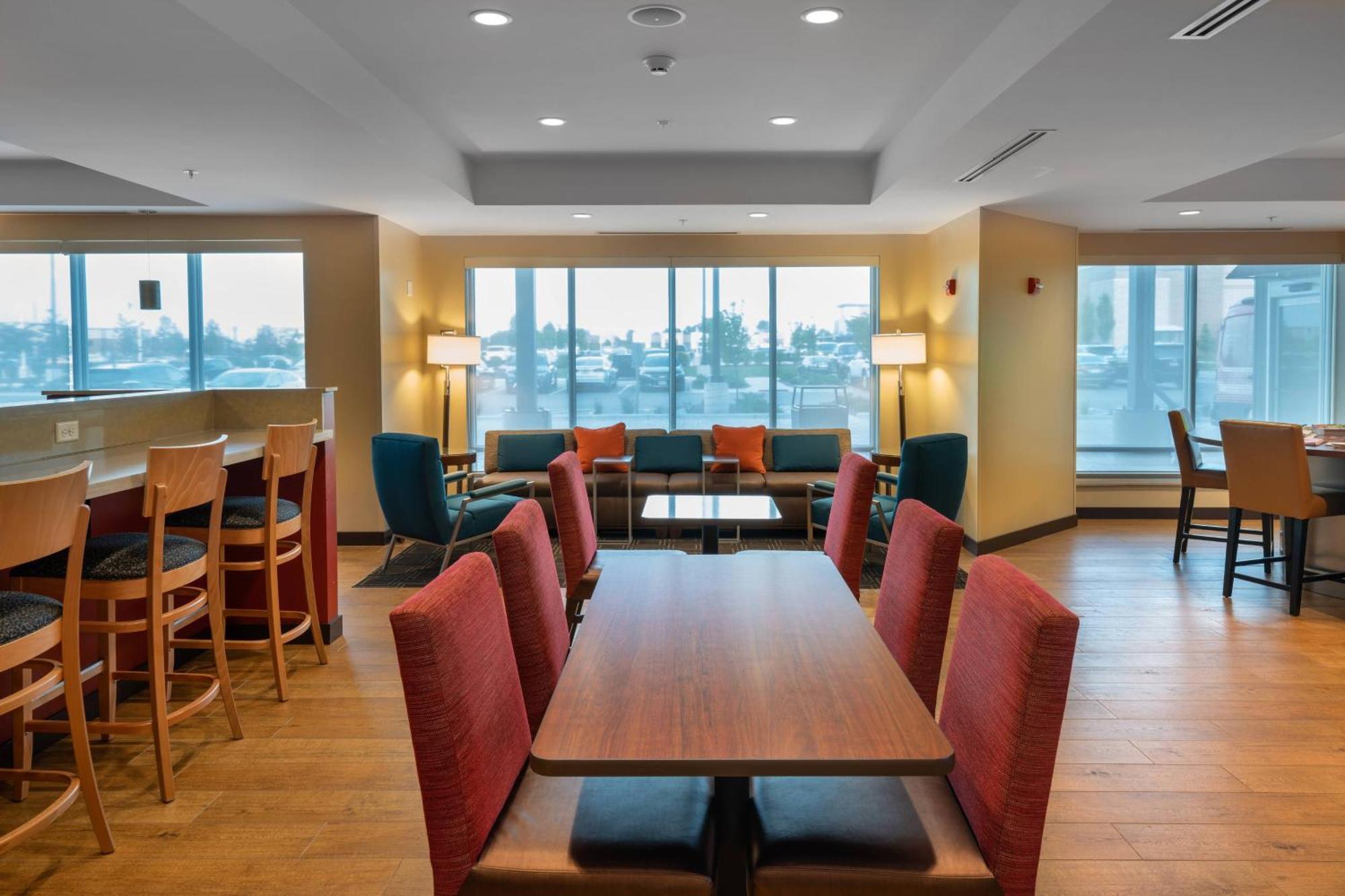 Towneplace Suites By Marriott Milwaukee Oak Creek Exterior photo