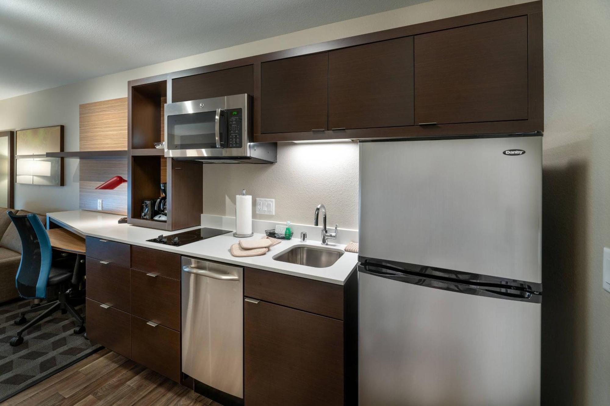 Towneplace Suites By Marriott Milwaukee Oak Creek Exterior photo