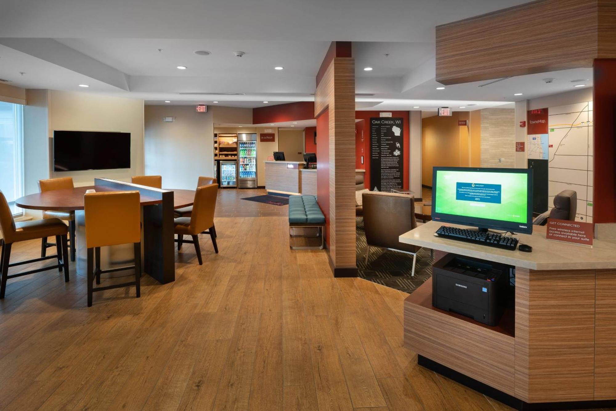 Towneplace Suites By Marriott Milwaukee Oak Creek Exterior photo